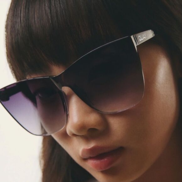 Quay COME THRU Sunglasses - Picture 1 of 9